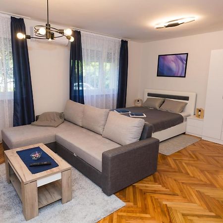 Apartman Studio Blue Subotica Buitenkant foto