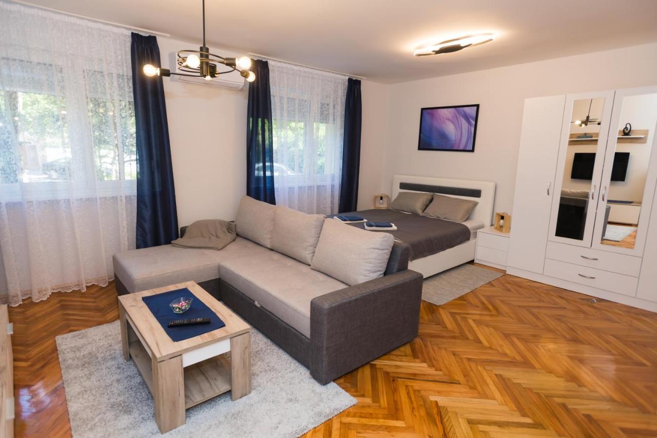 Apartman Studio Blue Subotica Buitenkant foto